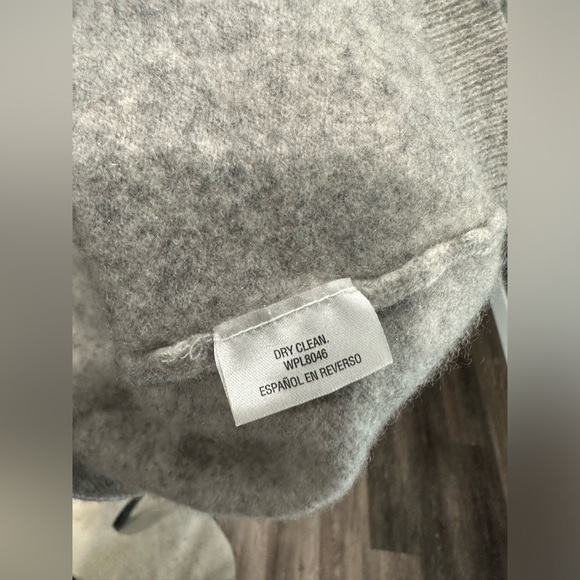 Charter Club Luxury 100% Cashmere Gray Sweater Size Large Soft V-Neck - Picture 6 of 7